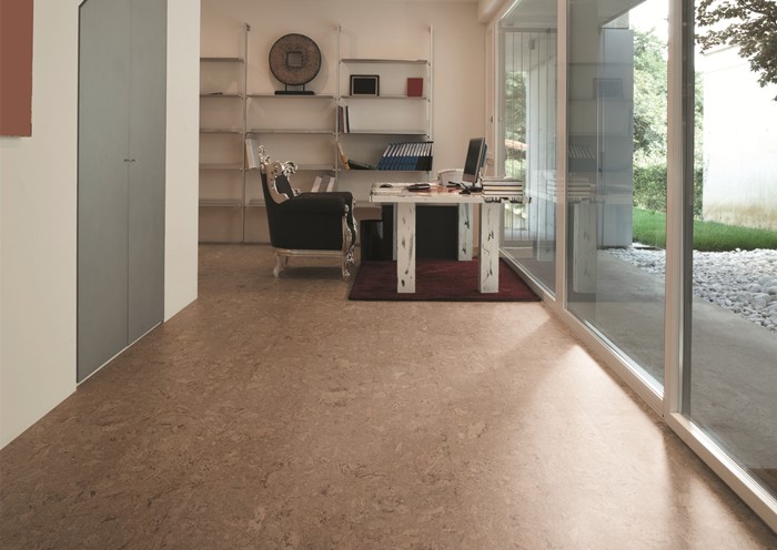 裝修客廳用哪種地板?軟木地板可以嗎? 裝修客廳的流行地板——軟木地板