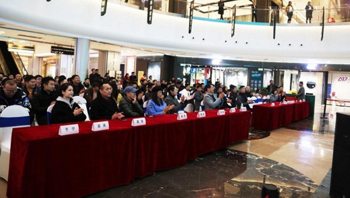 得高攜手設計大咖何武賢, 得高攜手設計大咖何武賢,