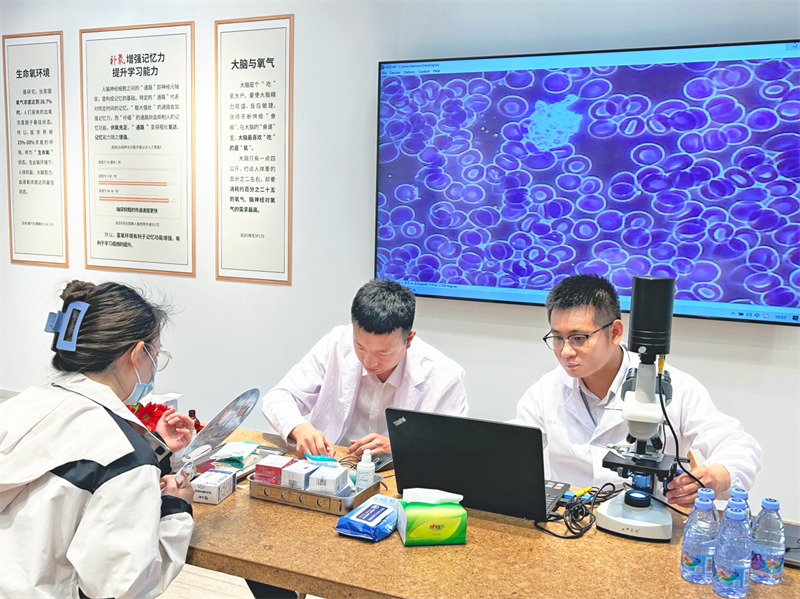 得高補氧學習桌亮相第83屆中國教育裝備展示會,富氧科技助力青少年智慧成長 圖片7 得高補氧學習桌亮相第83屆中國教育裝備展示會,富氧科技助力青少年智慧成長 圖片7